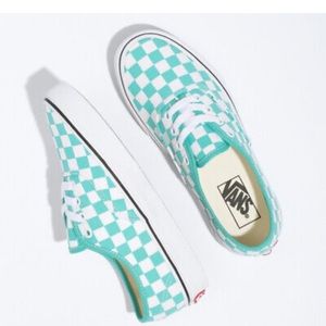 VANS Authentic Checkerboard Waterfall & white sneakers